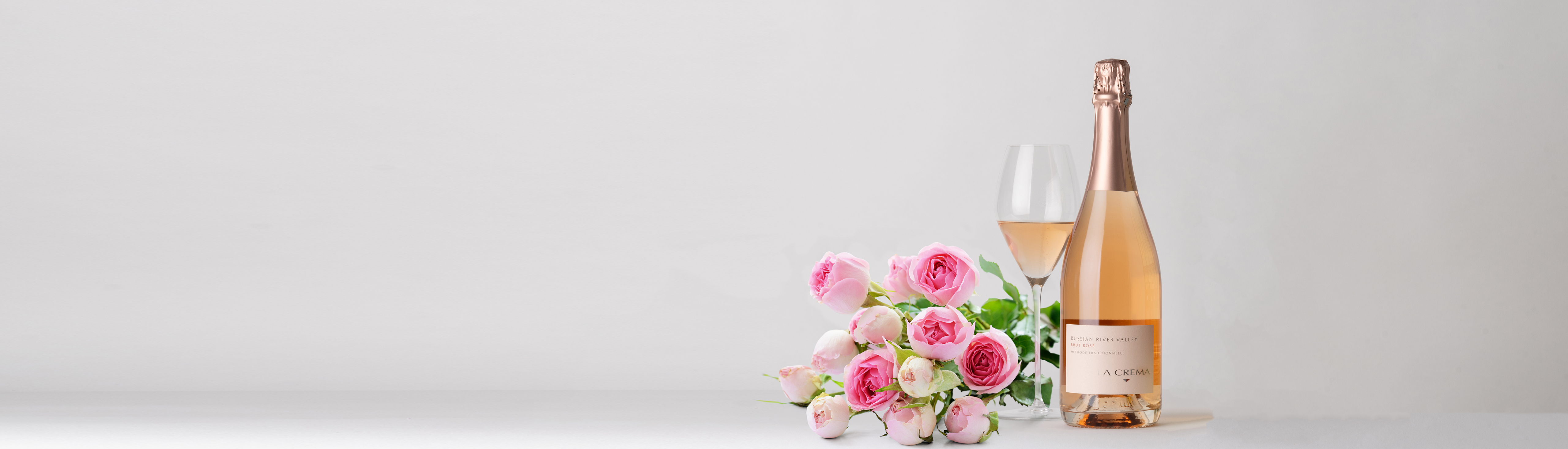 Ros&eacute; wine with flowers